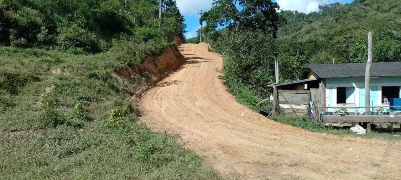 Camacã: Operação patrolamento das estradas vicinais em ritmo